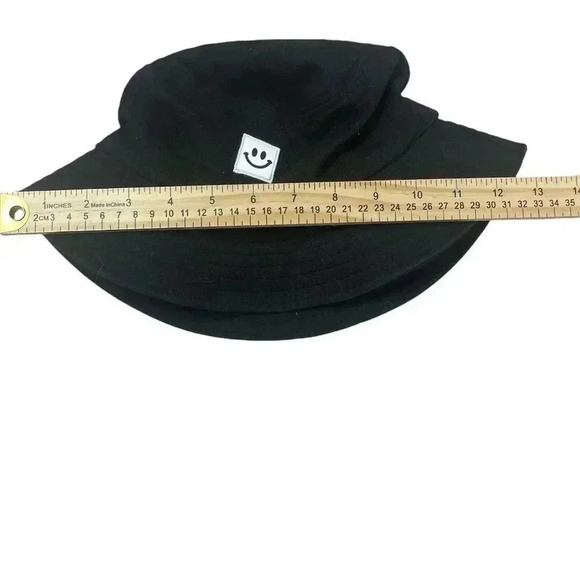 Smile Bucket Hat - The Unrivaled Brand One Size Stretch Unisex Adult - Picture 4 of 4